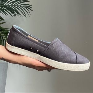TOMS black